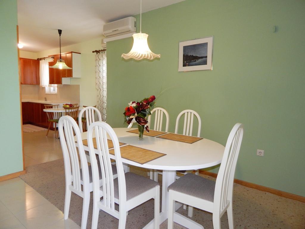 Villa Maristika Omiš Cameră foto